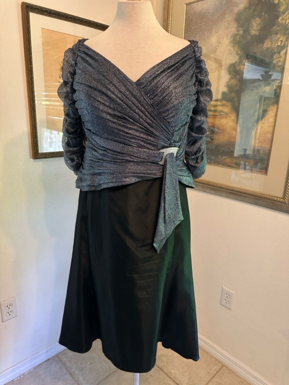 DAYMOR COUTURE Shimmery Silver &  Black Formal Dress w/ Rhinestone Detail
SZ 16